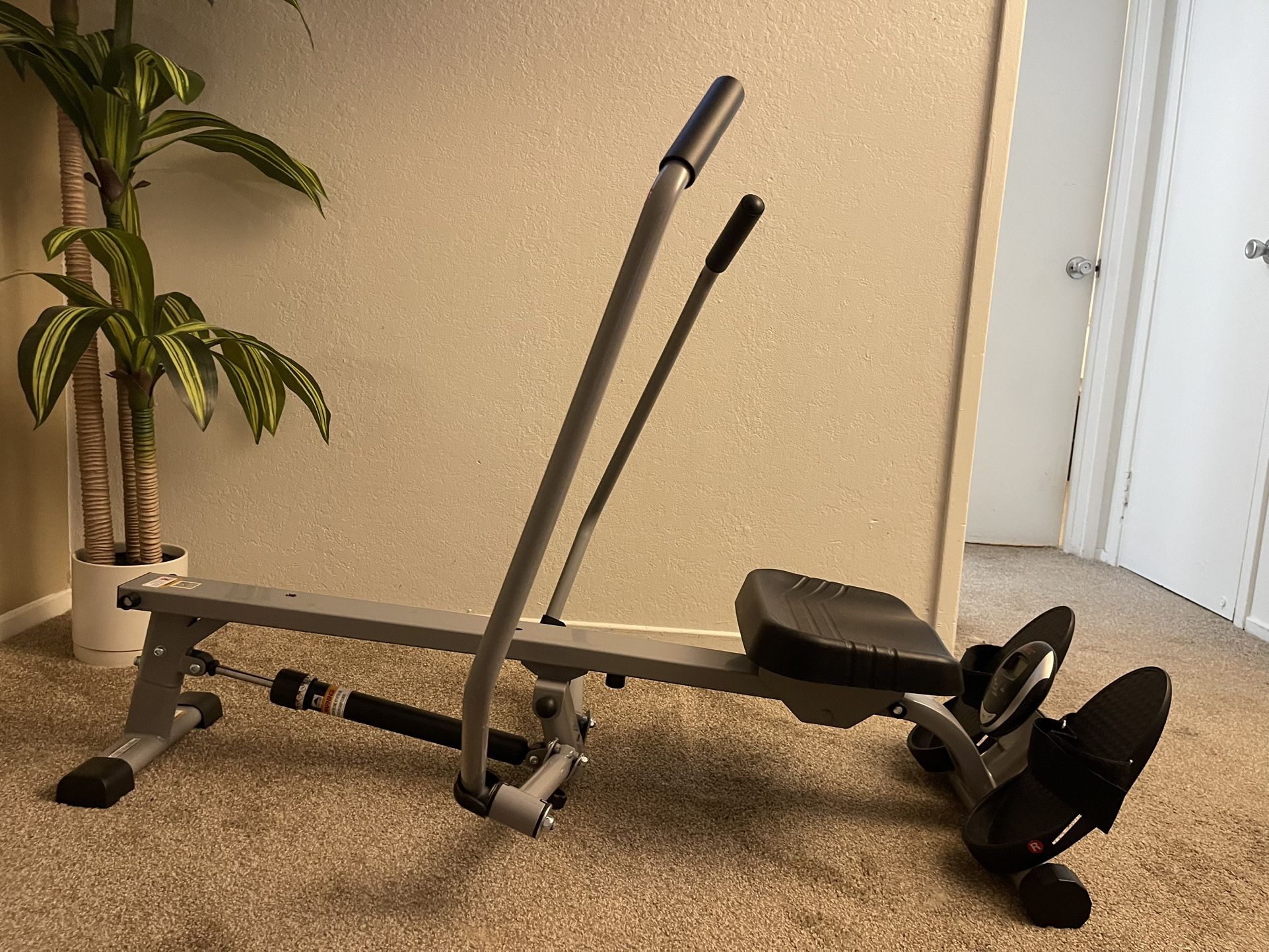 Rowing Machine – Compact & Adjustable