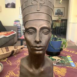 Queen Nefertiti Statue