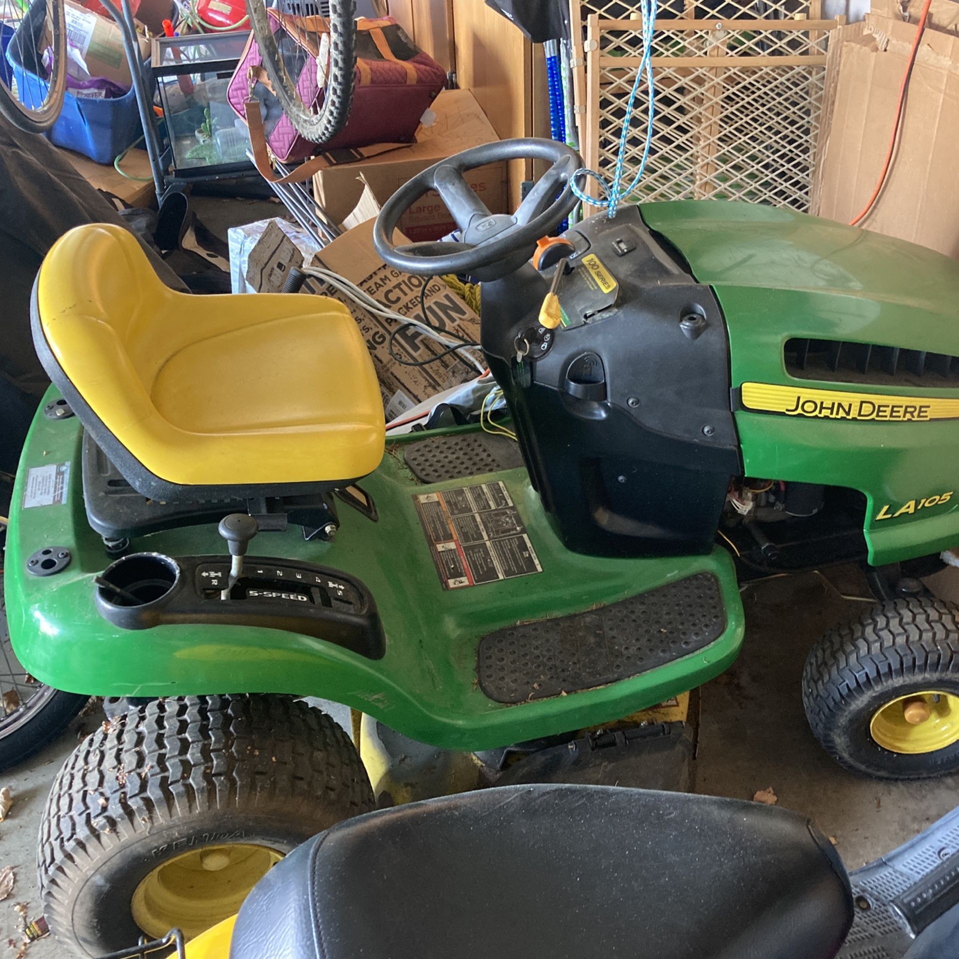 John Deere LA105 Lawn Tractor for Sale in Staatsburg, NY OfferUp