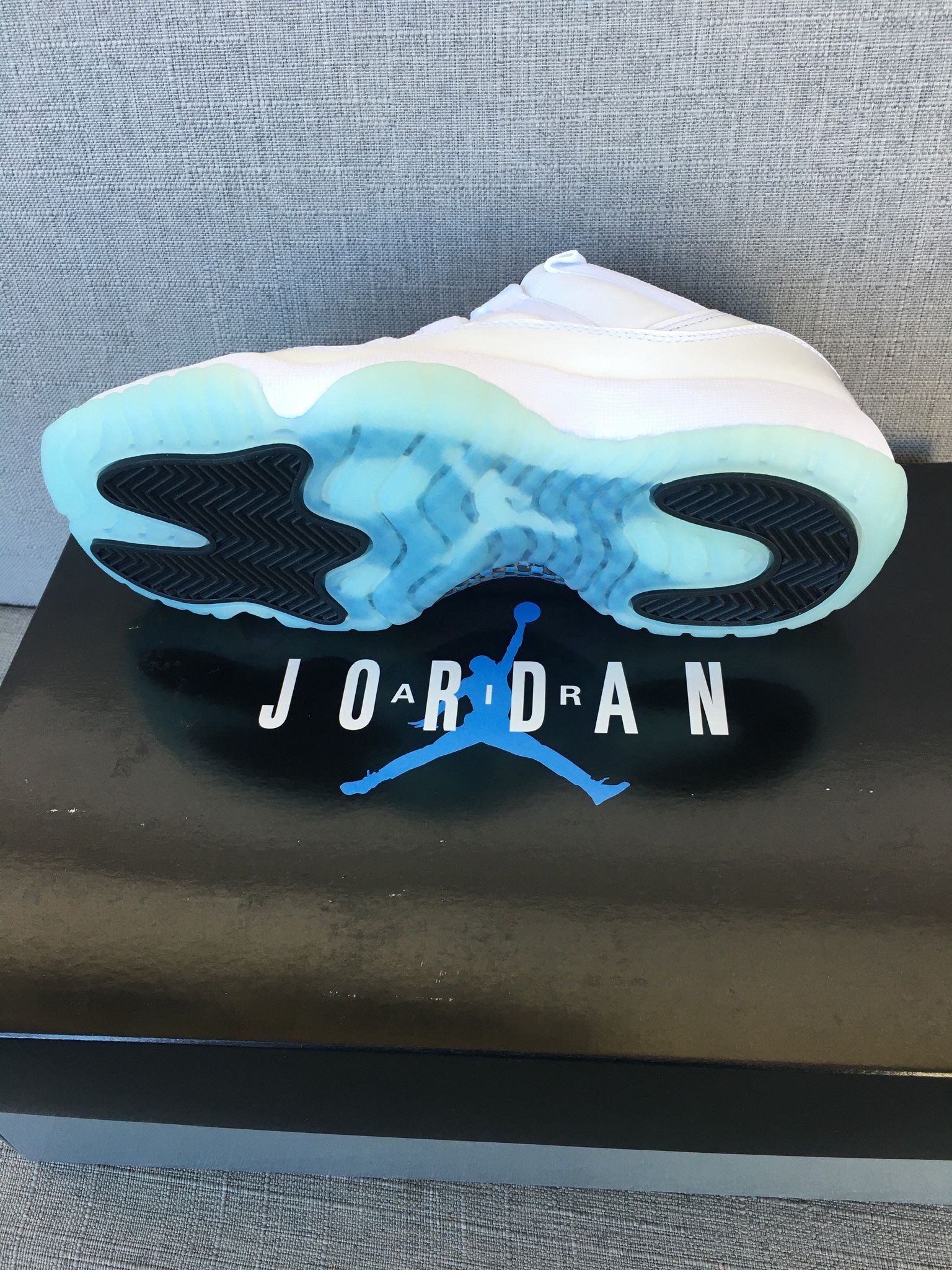 Jordan 11 Retro Low Legend Blue