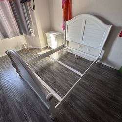 Bedroom Set, Full Bed With Box Springs, Slightly Used. 