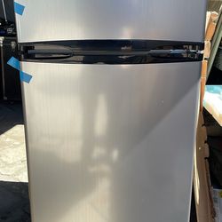 Avanti 7.3 ft counter depth top freezer refrigerator