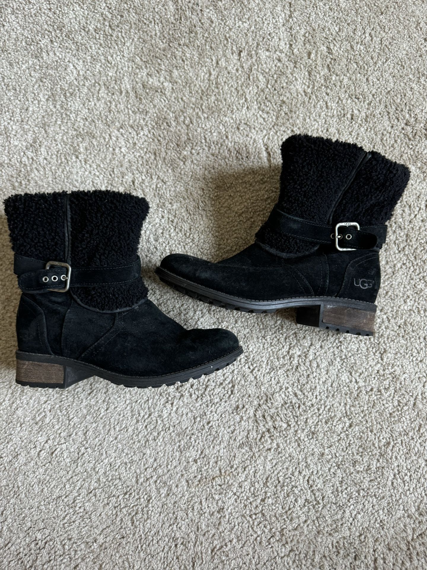 Size 7 women’s UGG boots