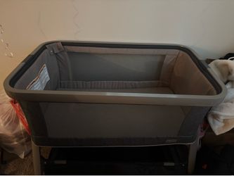 Monbebe Height-Adjustable Baby Bassinet