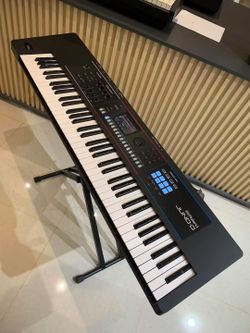 Roland juno D7 73 synthesizer keyboard