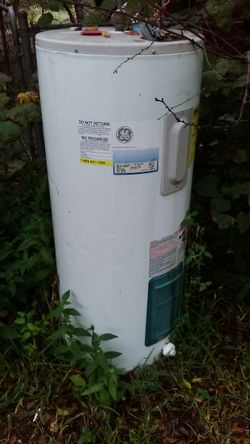 GE ELECTRIC WATER HEATER 40 Gallon - GE40M06AAG for Sale in Red Oak, TX -  OfferUp