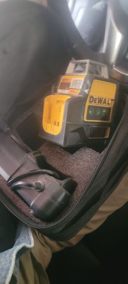 DeWalt Laser Level with battery and charger