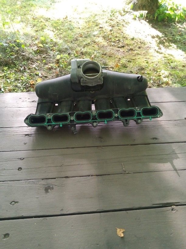 2006 Trailblazer Intake Manifold And Throttle Body for Sale in Duluth
