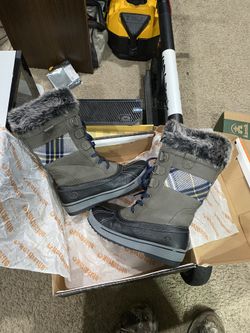Like New Snow Boots Woman’s Size 8