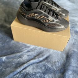 Adidas Yeezy 700 V3 Clay Brown Mens for Sale in Ontario, CA - OfferUp