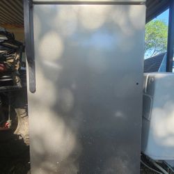 refrigerator, dishwasher, microwave 