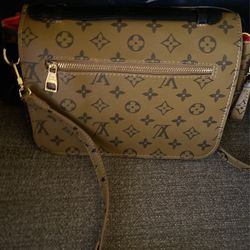 Louis Vuitton Pochette Murrell Waist Bag Pouch Monogram MI1005 for Sale in  Phoenix, AZ - OfferUp