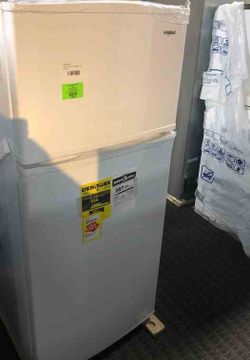 Brand New Whirlpool Top Freezer Refrigerator (Model:WRT316SFDW) A3U