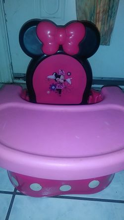 Minnie mouse booster seat