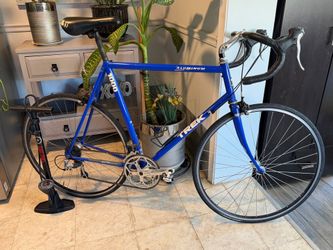 Trek 1000 Aluminum Bicycle w/ Air Pump