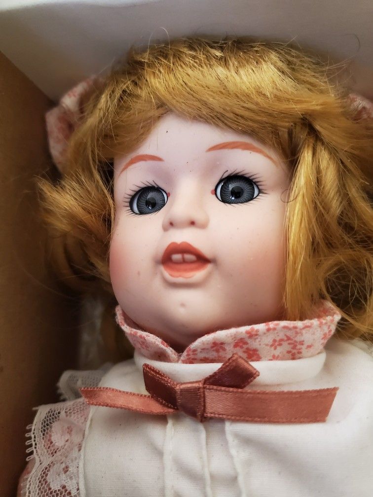 New A Dynasty Doll Has Teeth In Box