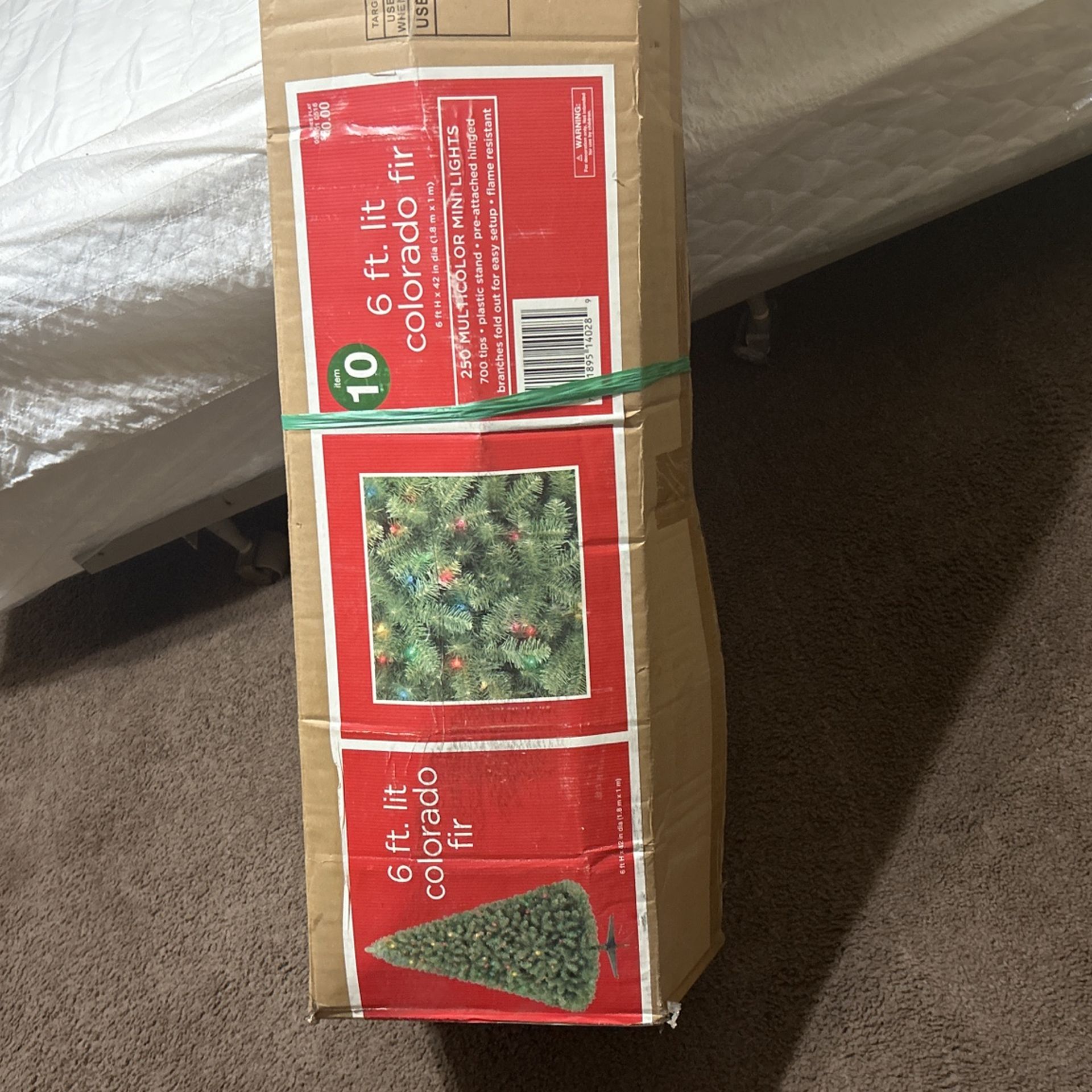 Still In Original Box, 6 Ft. Colorado Fir, Two Pieces Top And Bottom,, With All Lights Working , Comes With Stand , Complete, Lit Christmas Tree 🌲,