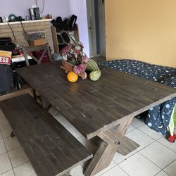 Mesa D Madera Muy Masisa Cn Banca En Muy Buenas Condiciones Se Ase Grande Y Pequeña 