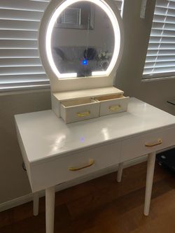 Cute vanity with led mirror.