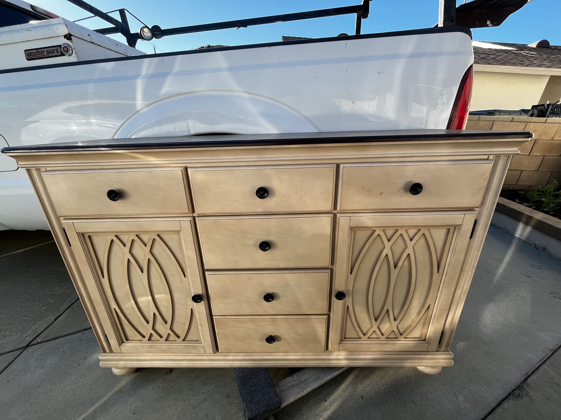 Accent Dresser/sideboard