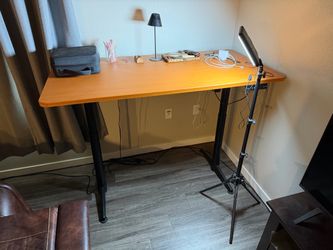 Sit and stand desk