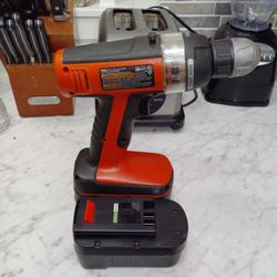 Black& Decker Drill With 2 18v Batteries 