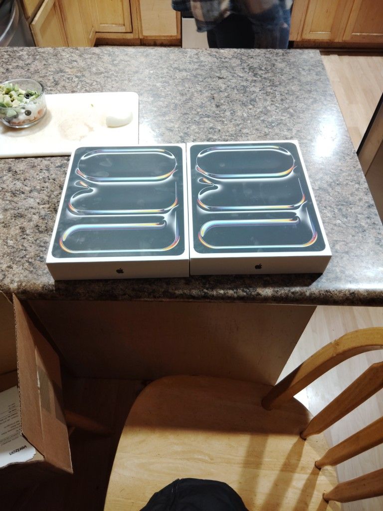 2 iPad Pros