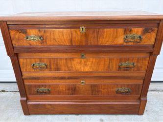 Dresser