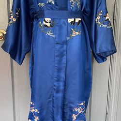 Vintage 100% Silk Royal Blue Pandas embroidered long  Kimono Robe.  Size Large 