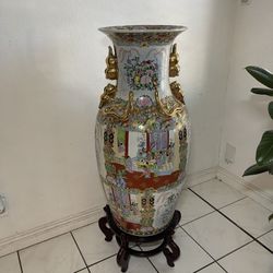 Vintage Chinese Rose Medallion Porcelain Vase- Big Antique Chinese Vase ($500 OBO)