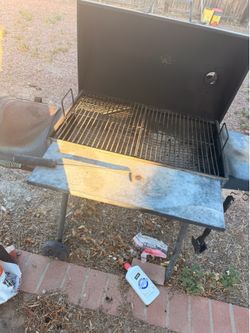 Charcoal smoker grill
