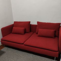 Red Söderhamn Sofa with Cushions – Like New
