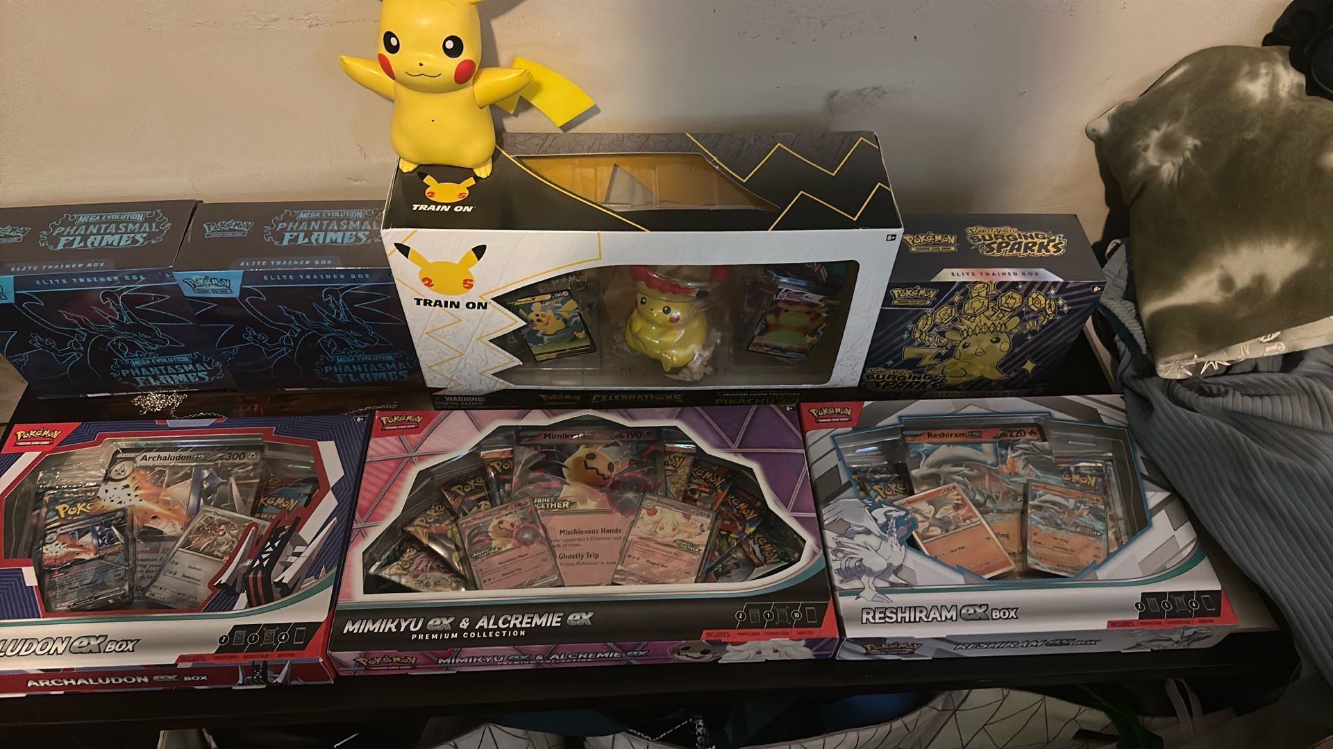 Mimikyu Ex Reshiram Ex Box And ARCHALUDON EX