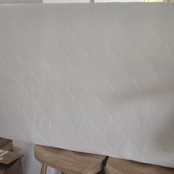 Newton breathable Mattress in like new condition 2 covers