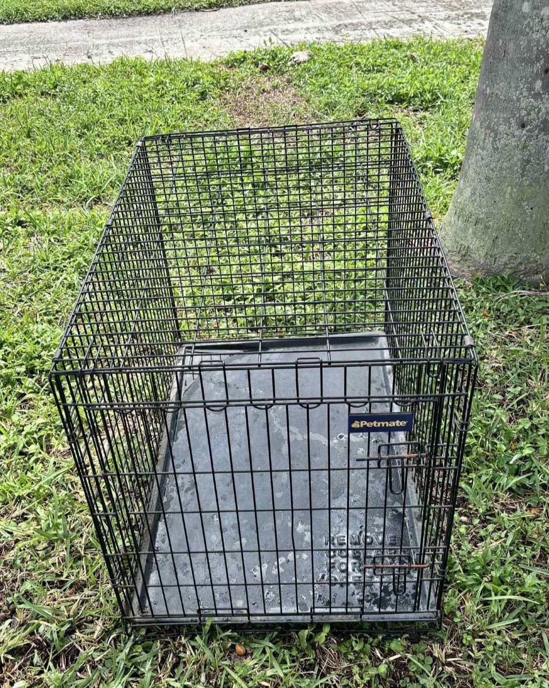 Petmate Kennel 24”x35.5”x27.5”H