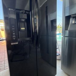 LG 36” Side-by-Side Refrigerator – 26.2 cu ft – Excellent Condition