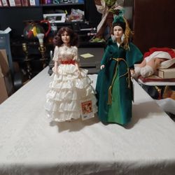 Skarlett O'Hara Wearing White  Ruffle Dress And Green Velvet Dress