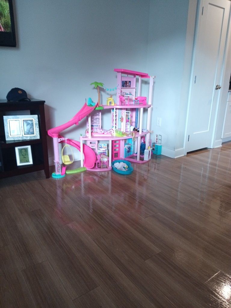 Barbie Doll Playhouse 6 Dolls