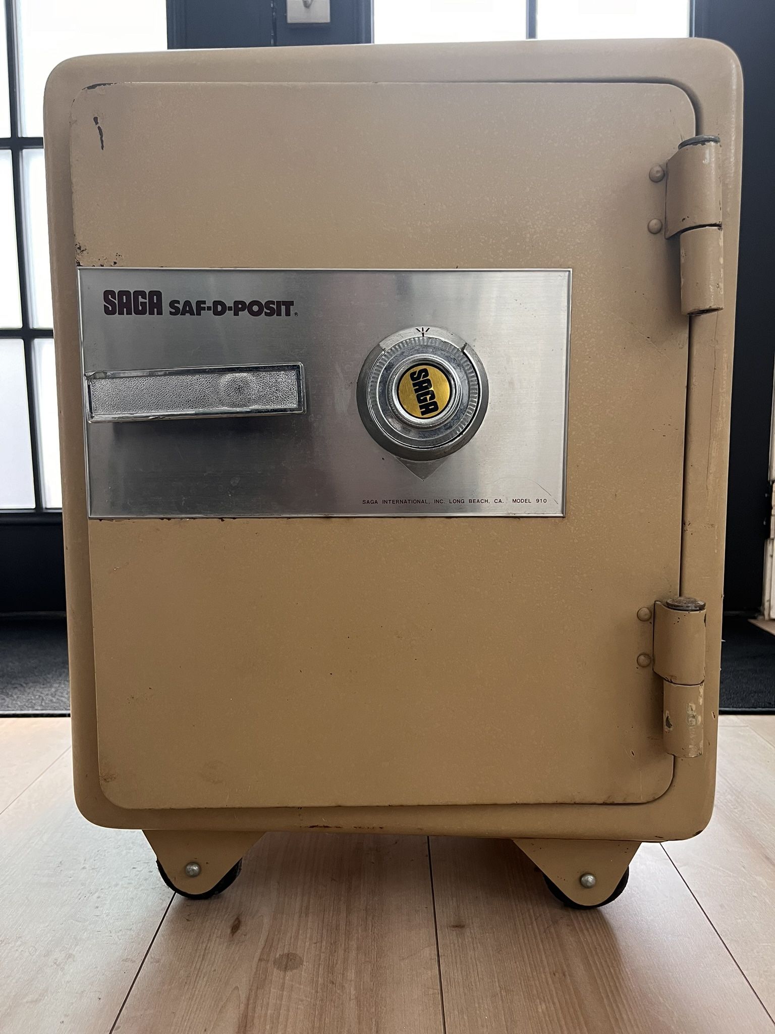 Vintage Saga Safe O Posit