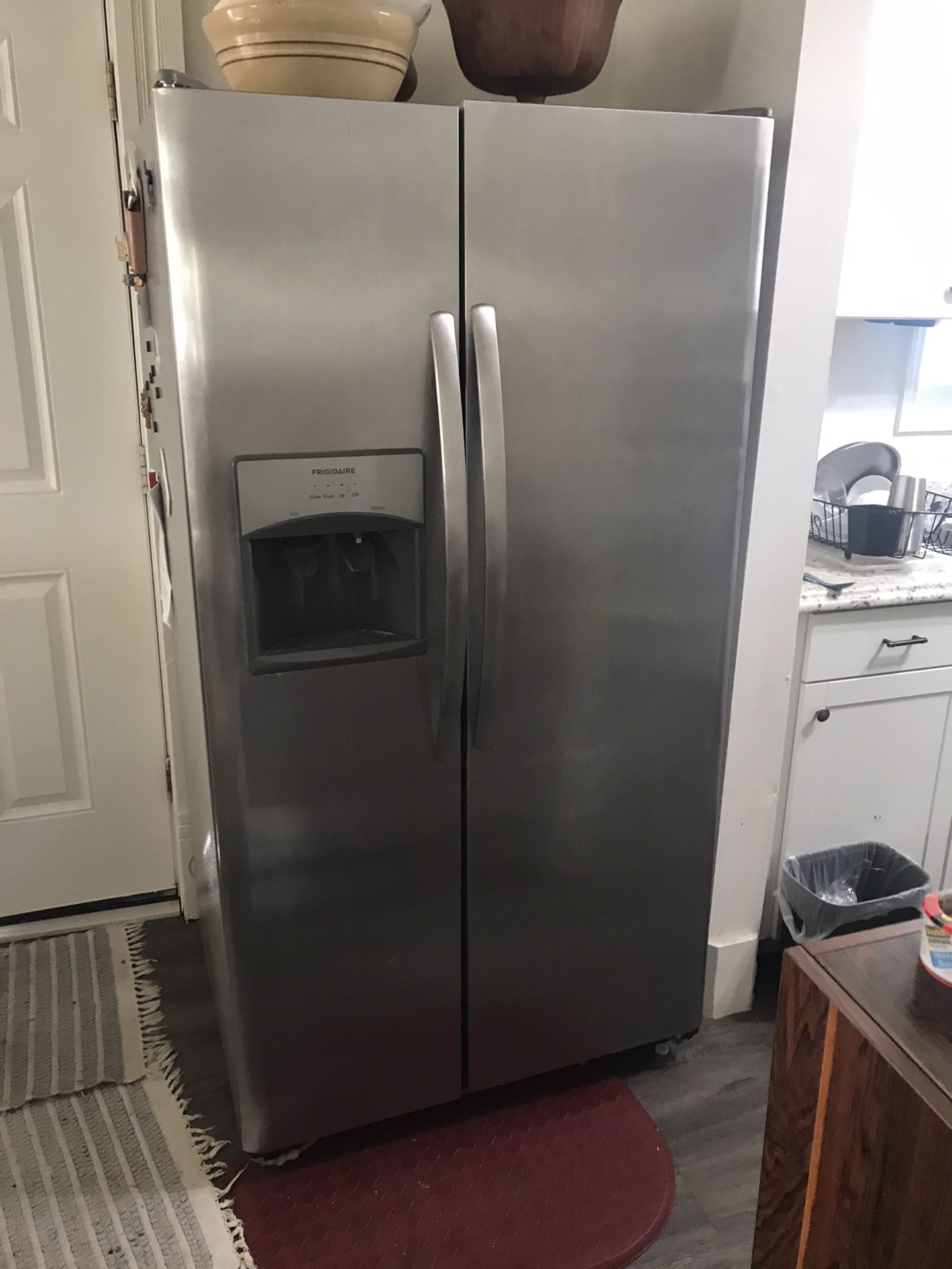 Frigidaire fridge $600