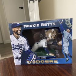 Mookie Betts ‘22 Golden Glove bobblehead