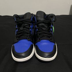Air jordan 1 mid hyper royal 