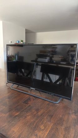 Element 32" LED TV (No Remote) - Works Great!
