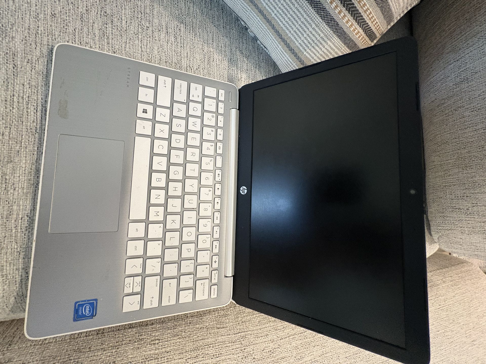 💻 HP Laptop Silver – For Parts / Not Powering On