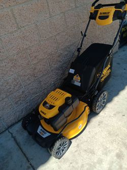 DeWalt RWD 21 In. 196cc Self-Propelled Gas Mower