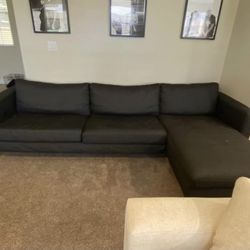 Gray Sectional W Movable Chaise   Very Modern