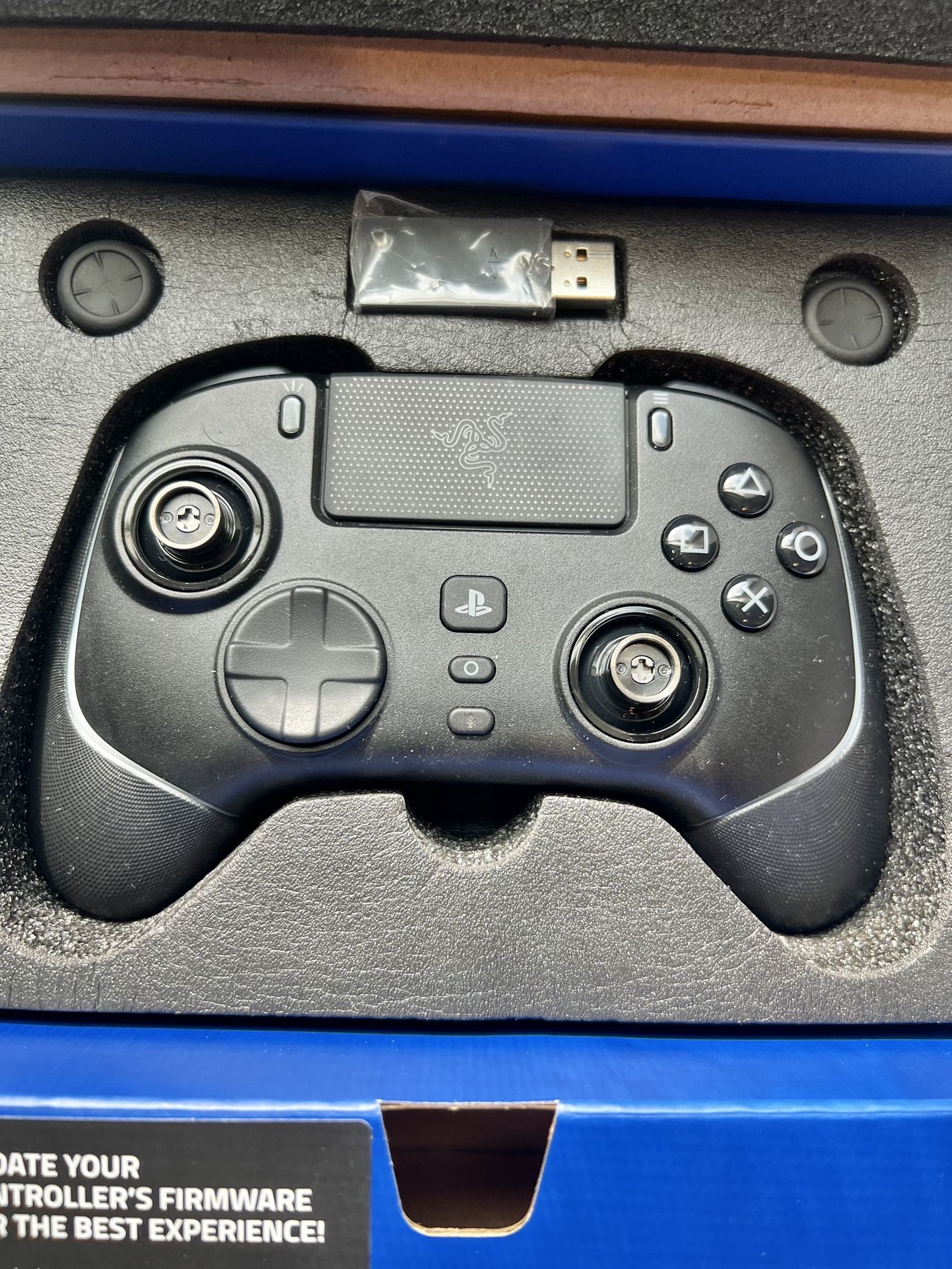RAZER WOLVERINE V2 PRO
