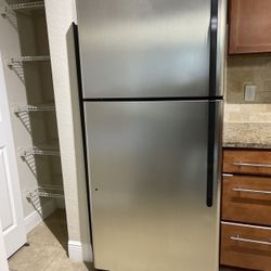 GE STAINLESS FRIDGE 