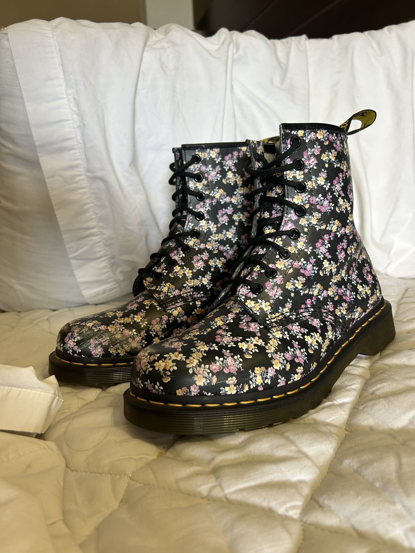 Doc Martens Black Floral Combat Boots Women’s Size 9