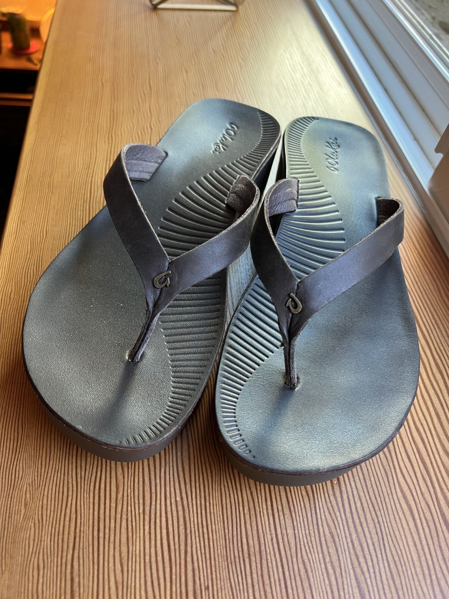 OLUKAI womens Ao Loa Flip Flops for Sale in Seattle WA OfferUp